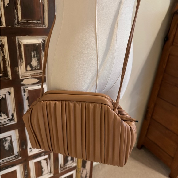 Pleated faux leather handbag - like new - Picture 2 of 6